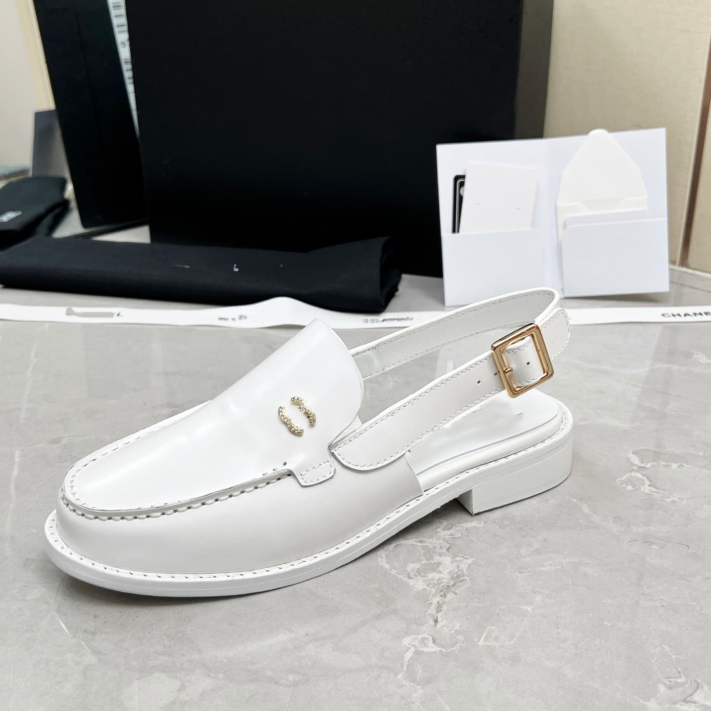 Mocassins britanniques à bride unique en cuir véritable style Chanel, sandales à bout fermé et semelle épaisse, mules