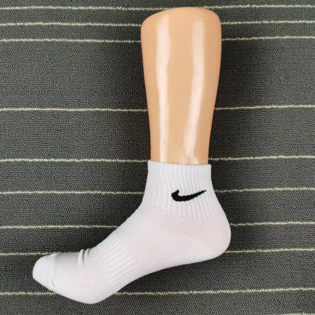 Chaussettes NK de haute qualité, style classique, trois couleurs noir, blanc et gris, anti-odeurs et absorption de la transpiration, douces