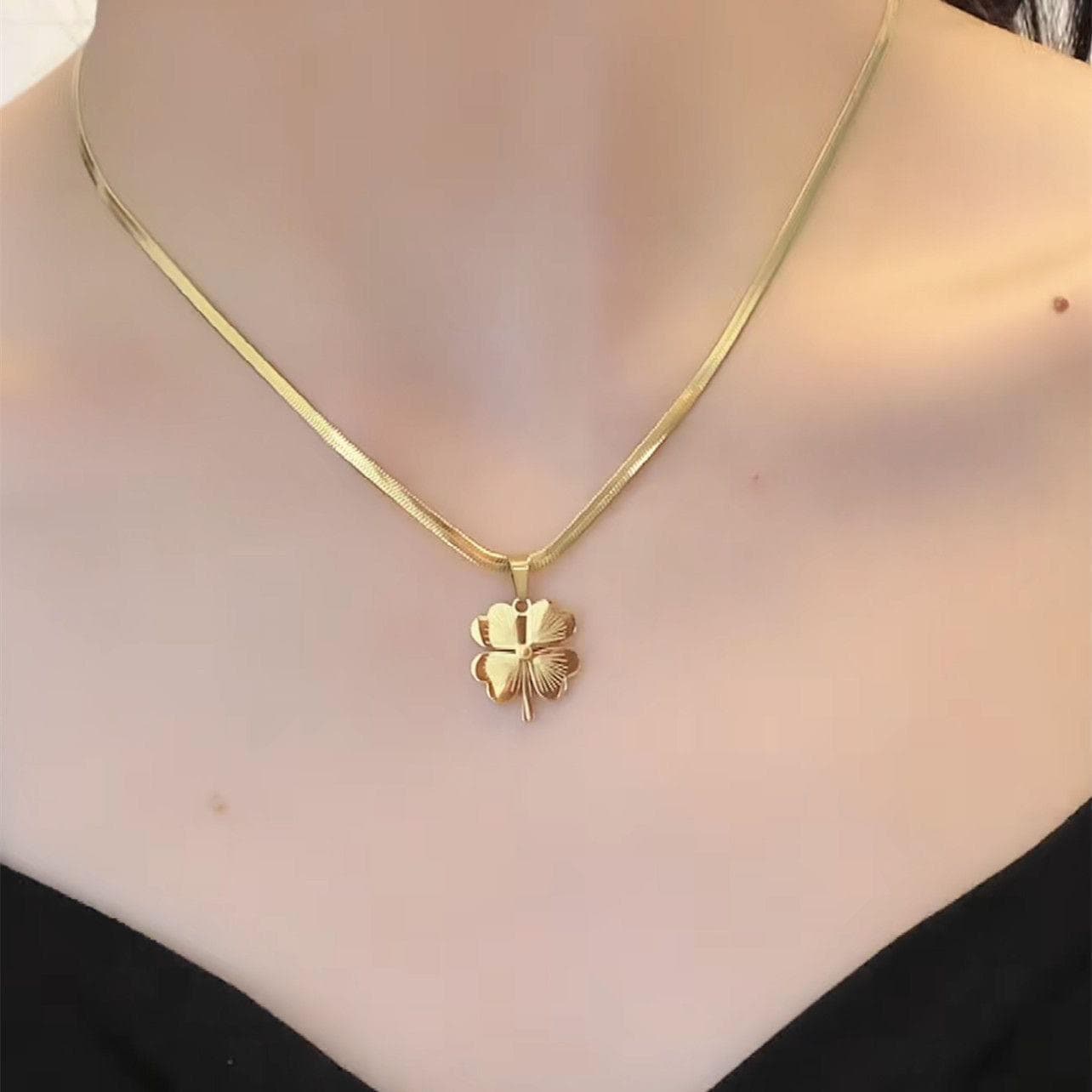 Luxury Necklace 2023 New Fashion Network Red Fashion Temperament Titanium Steel Colorless Collar Chain
