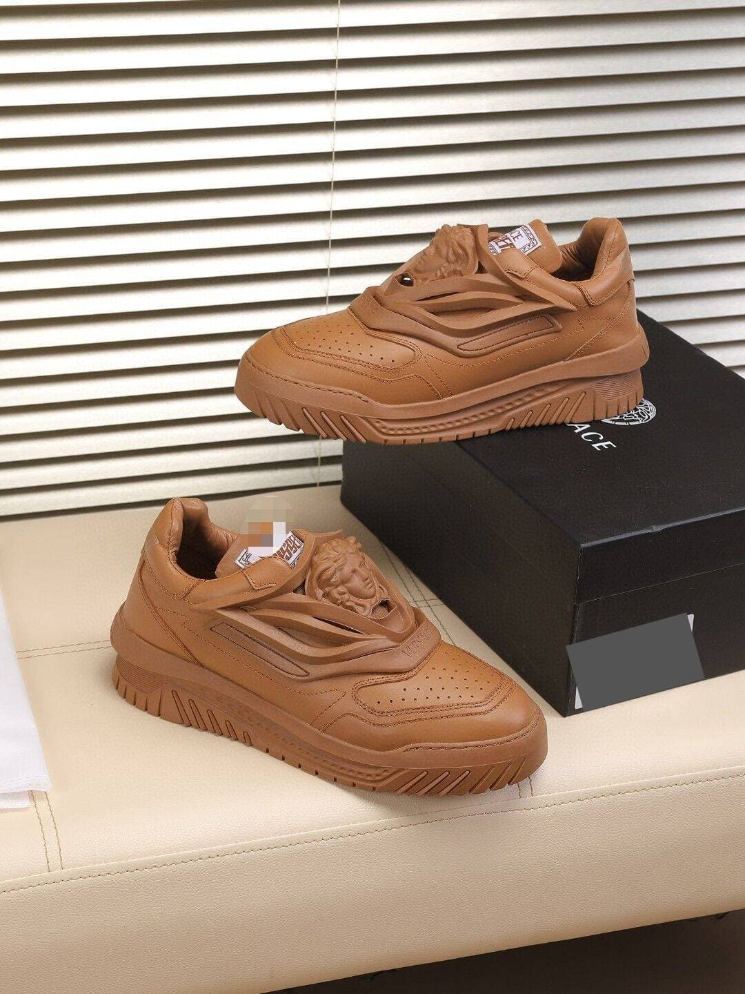 Chaussures pour hommes style européen, rehaussantes, semelle épaisse, décontractées, en cuir véritable tendance