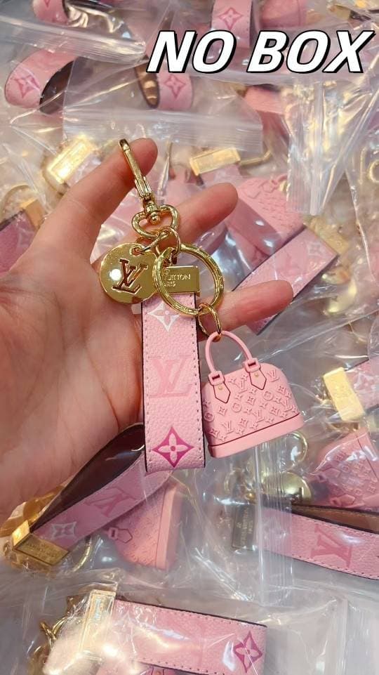 Porte-clés de sac coquillage tendance pour senior, polyvalent et exquis, pendentif de sac en cuir à fleurs anciennes pour voiture