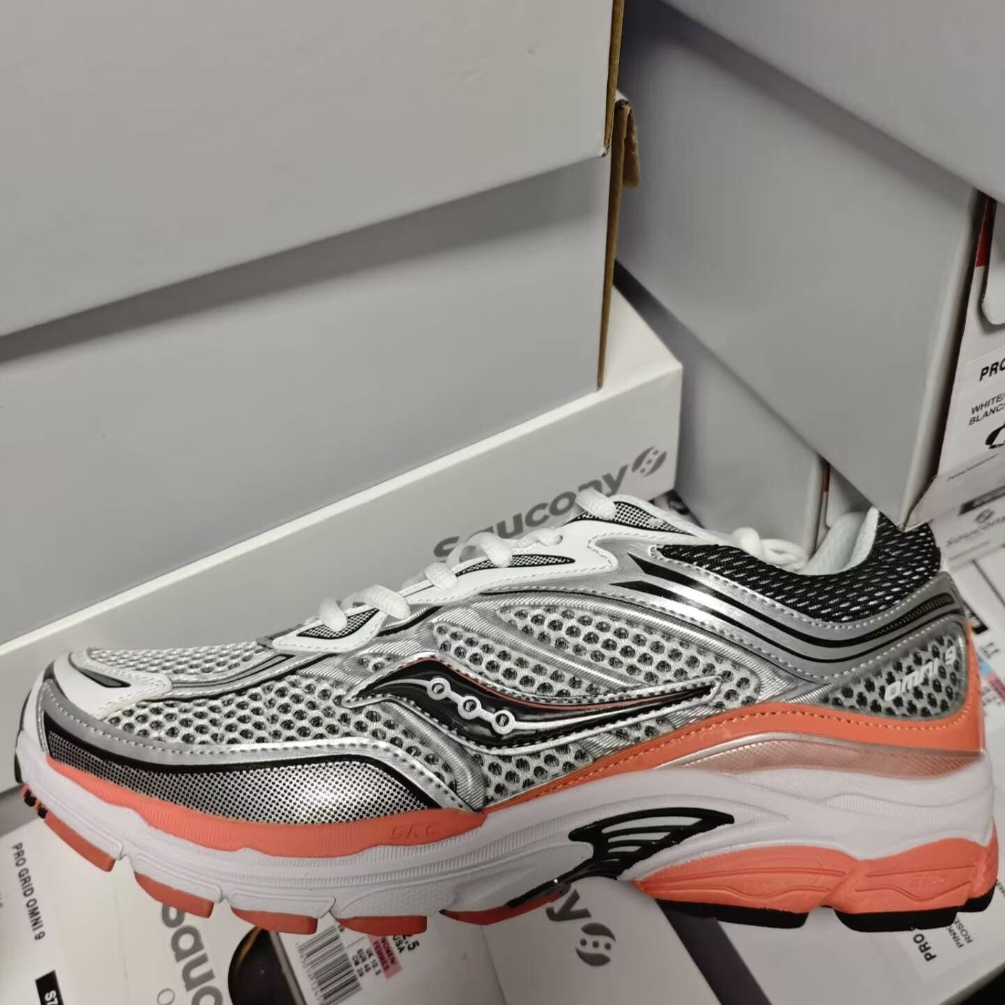 Chaussures de course Saucony PROGRID OMNI9 pour l'amorti et la durabilité en extérieur
