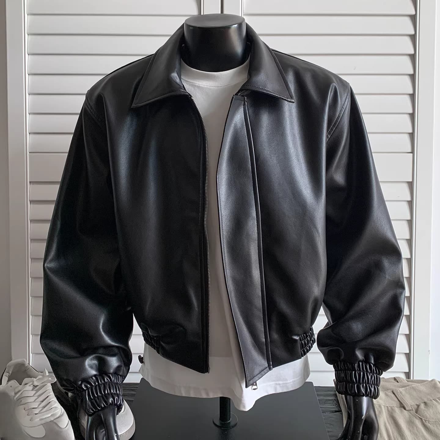 Men's Clothing Black Leather Padded Shoulder PU Leather Jacket – Short Boxy Blazer With Shoulder Pads (Notched Lapel, Zipper Front, Loose Fit, M-2XL)