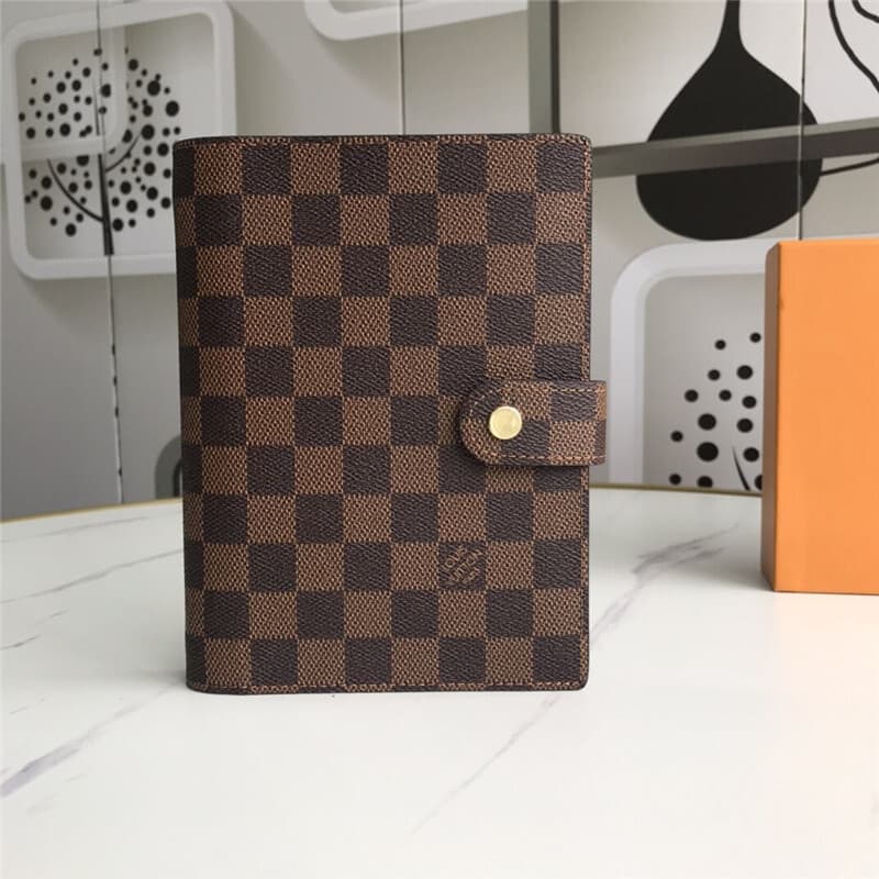 Couverture de carnet de notes Monogram Empreinte Series Classic, style luxueux et gaufré : un accessoire raffiné et élégant pour les négociatio