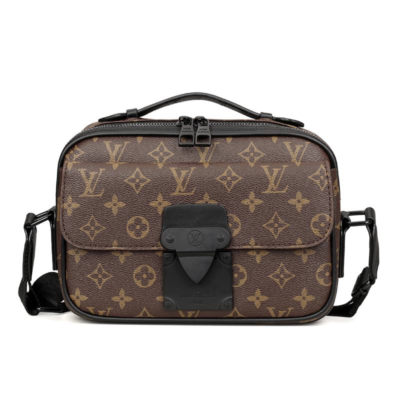 Sac bandoulière de luxe Louis Vuitton pour homme, orné d'un imprimé classique de haute qualité.