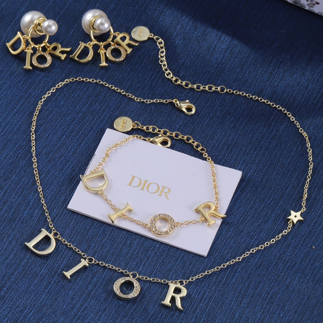Ensemble de bijoux de mode haut de gamme DIOR - Les mêmes bijoux de haute qualité qu'en boutique.