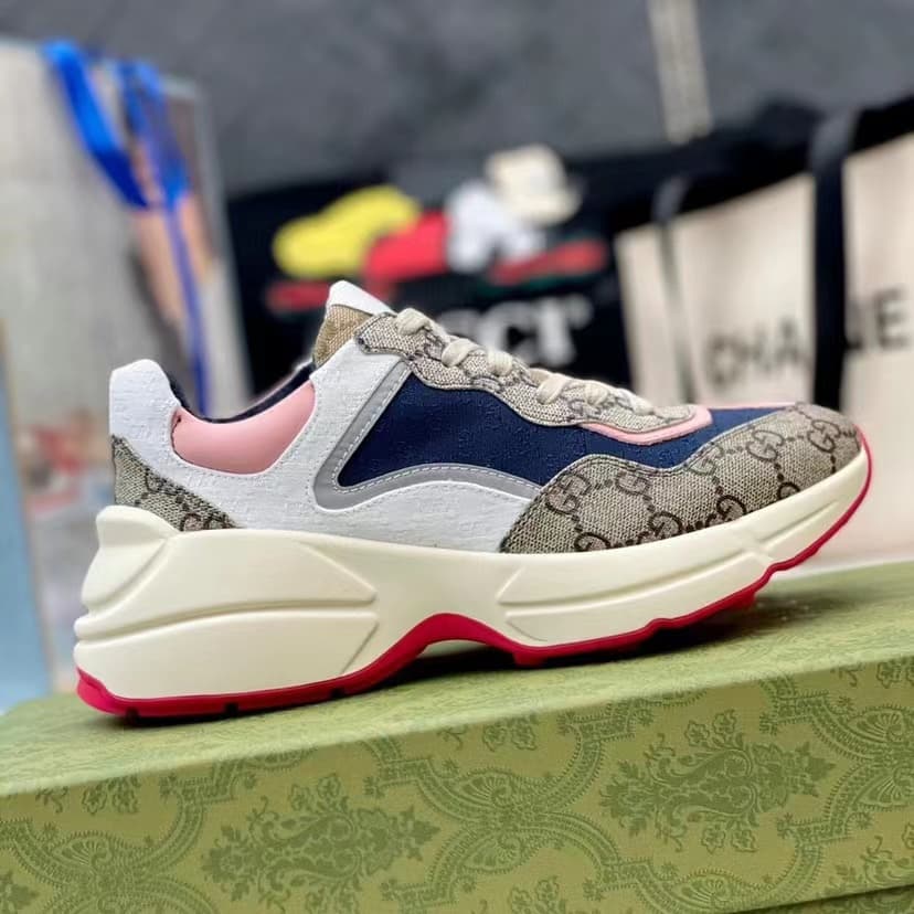 Nouvelle couleur avec la couleur des yeux presbytes surélevée dans des semelles épaisses pour hommes et femmes du même style Baskets décontract