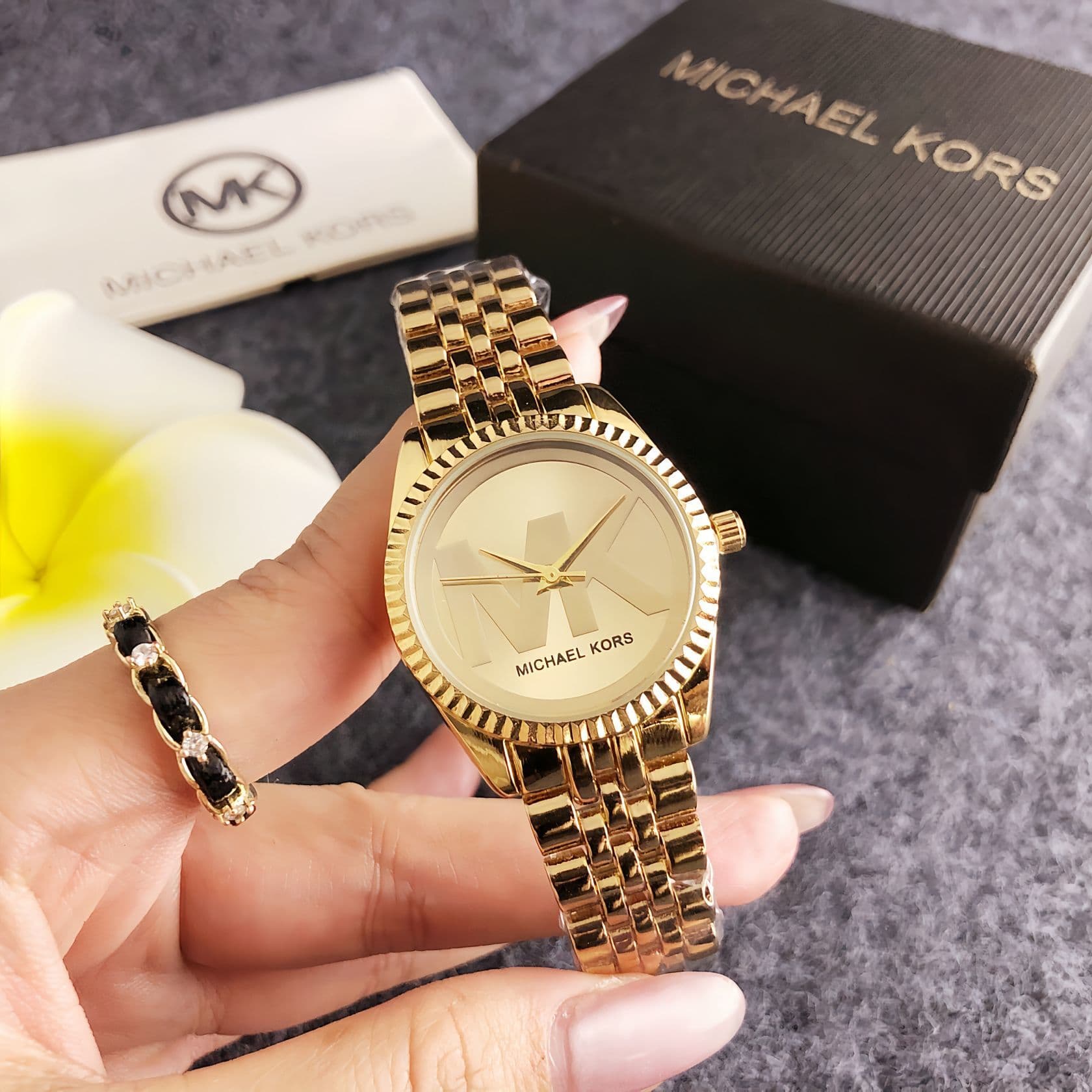 Collection Alphabet tendance : une marque de montres d'exception inspirée du luxe