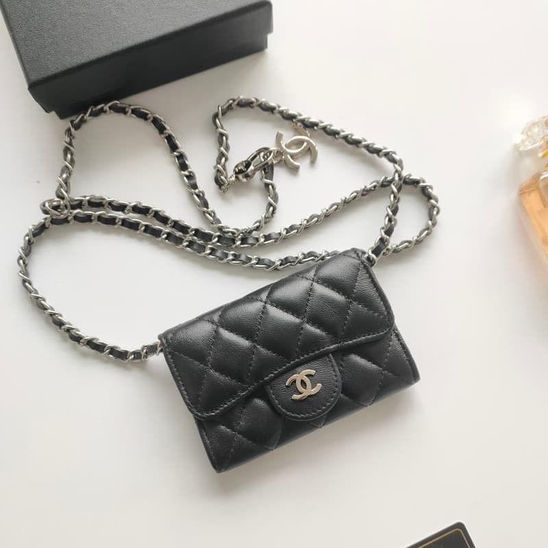 Sac bandoulière mini tendance avec chaîne logotée pour femme, sac à bandoulière unique idéal pour les voyages et le shopping