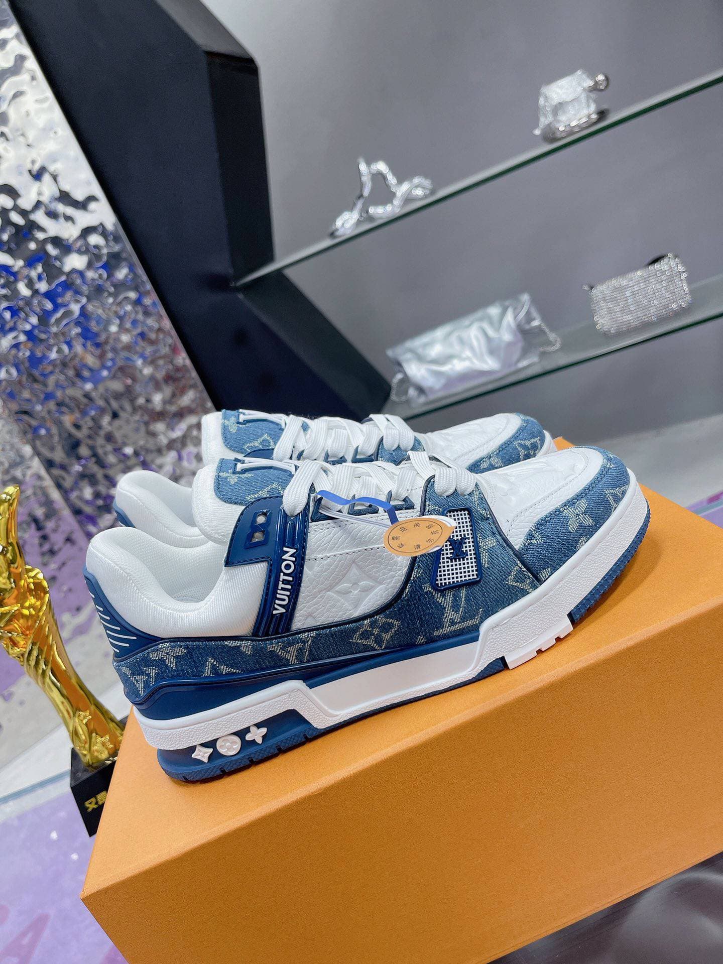 LouisVuittonLV Chaussures pour hommes et femmes Chaussures de sport et de loisirs classiques pour presbytie Baskets à semelles épaisses noires et b