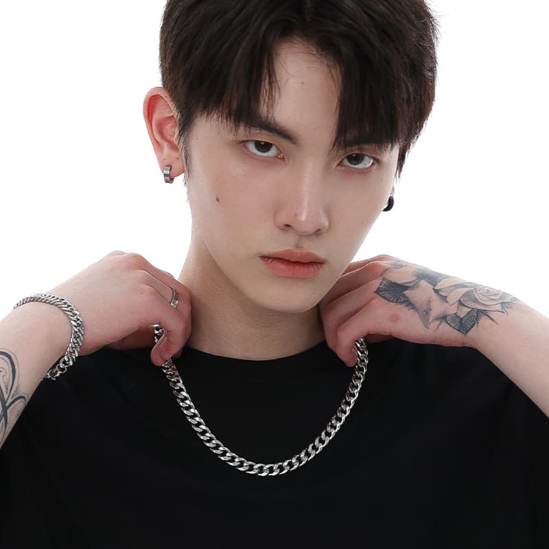 Titanium steel Cuban chain men's fashion brand all-match necklace American hiphop boys Men's clavicle chain men's chain accessories