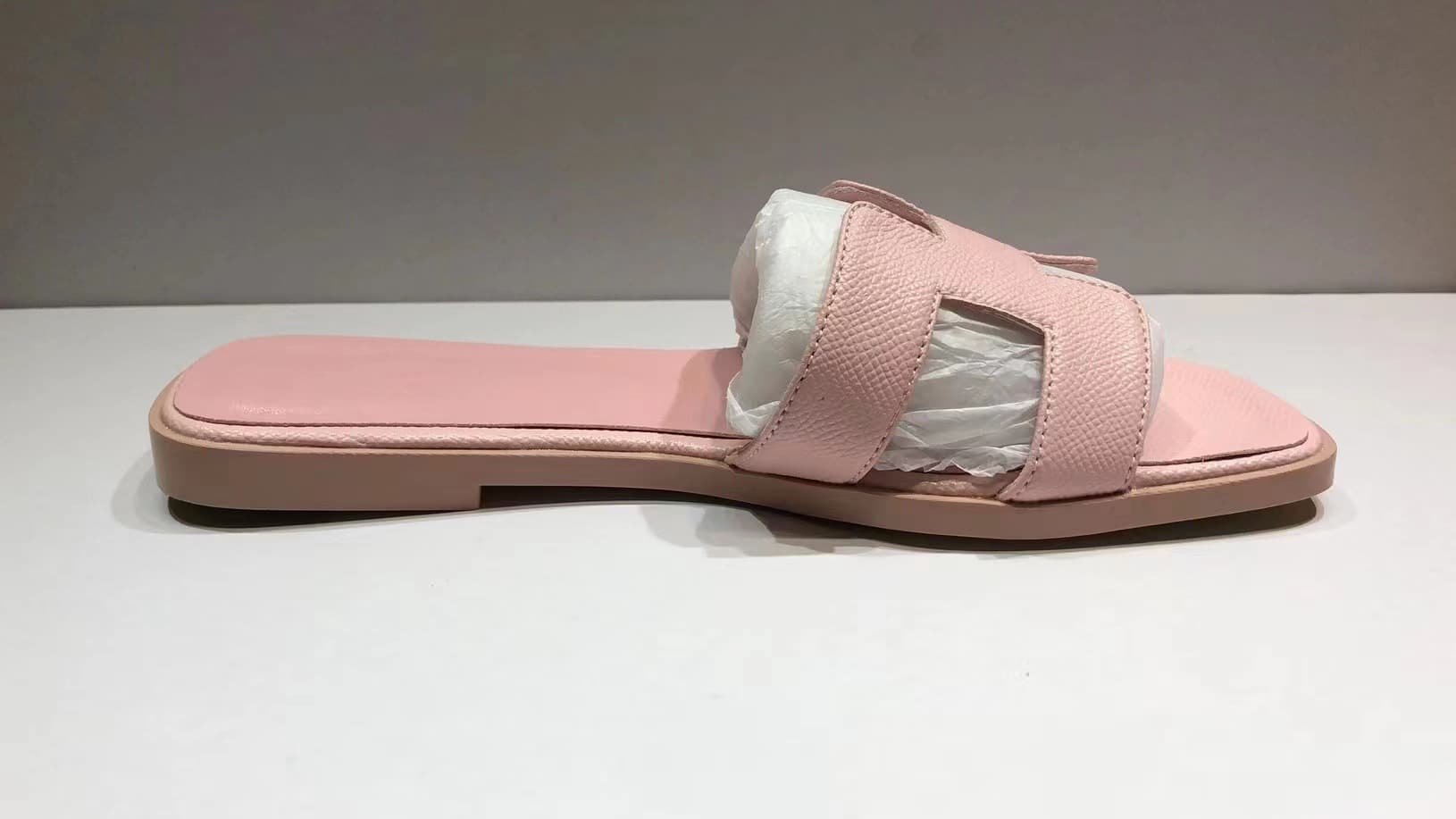 Sandales plates pour femmes, tongs