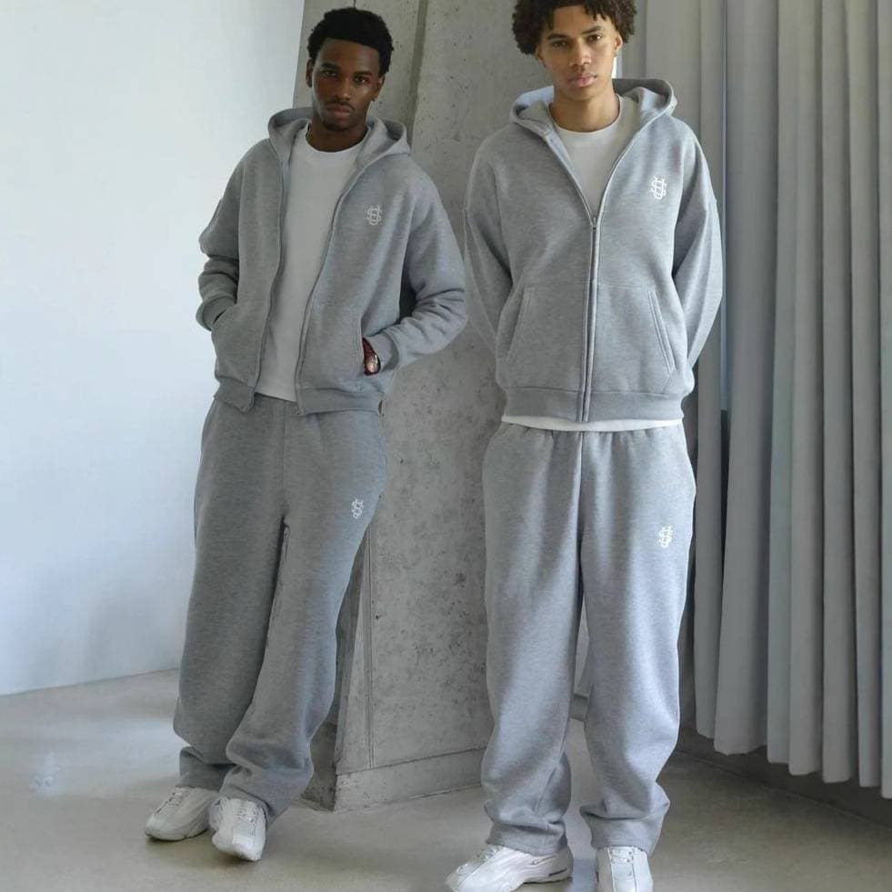 Men's Activewear Zip-Up Hoodie & Sweatpants Set. Non-stretch Fabric With Pockets. Ideal For Fall/winter Casual And Athletic Wear. Features A Logo.