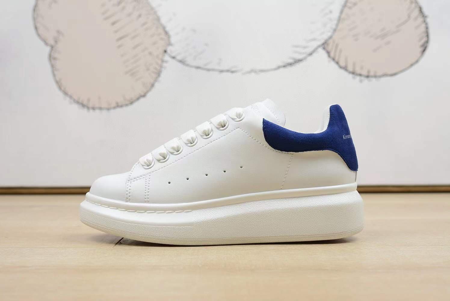 Chaussures blanches Mc Queen en cuir de vachette de haute qualité pour femmes 2023, nouvelles chaussures de sport décontractées à semelle épaiss