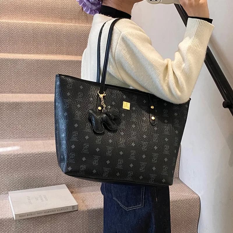 Free Shipping 2025 New Designer Fashionable Printed Commuting Tote Single Shoulder Bag Handheld Bucket Bag