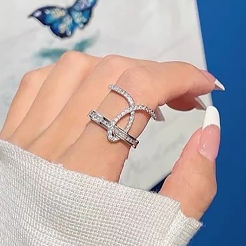 Cao Shi's Small Fragrance Cross Ring for Japanese Korean trendsetters, with a simple and elegant geometric design. New