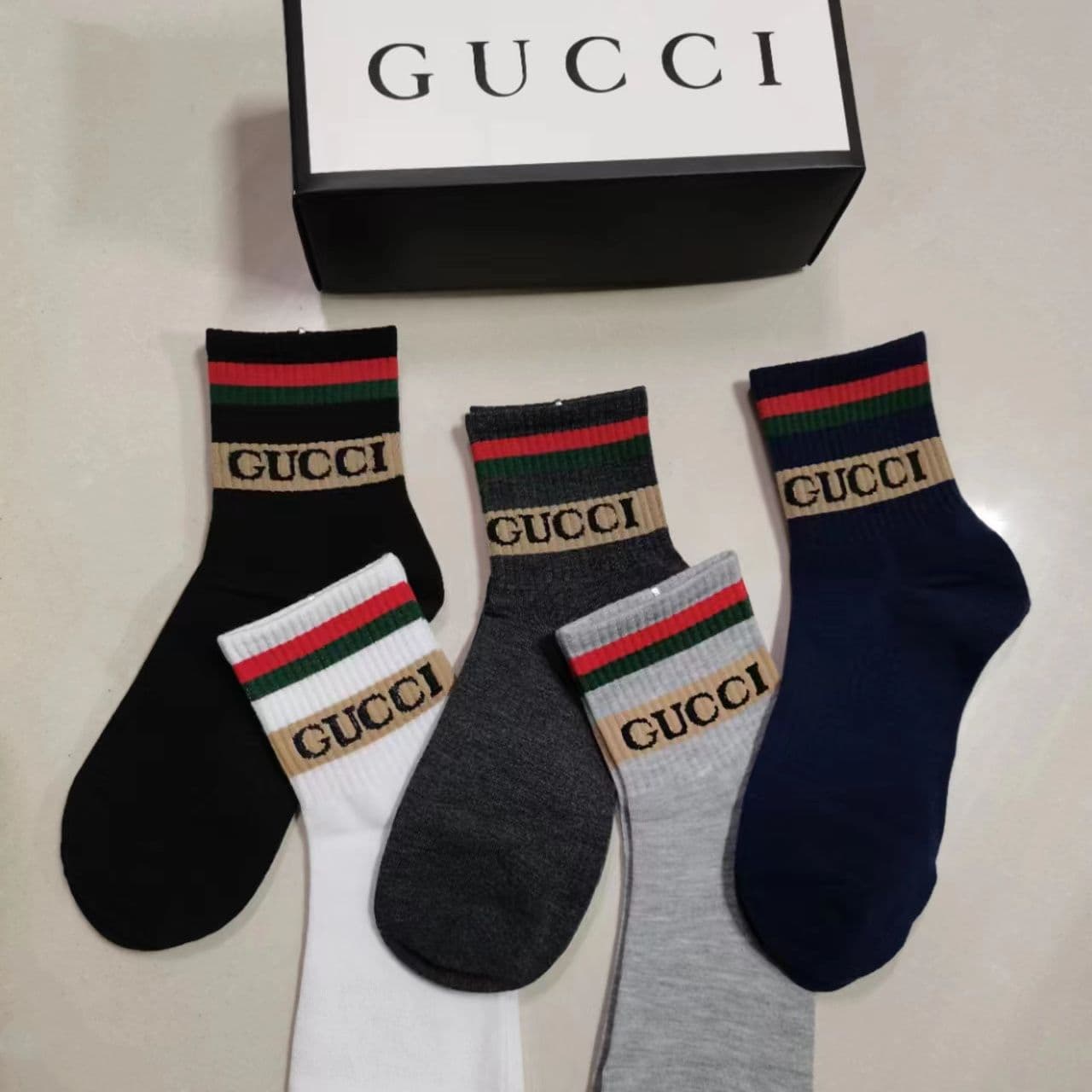 Automne et hiver nouvelles chaussettes mi-tube chaussettes d'affaires décontractées pour hommes lettres tendance de la mode pour hommes chaussettes