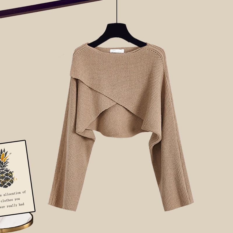 Nouvelle tenue de style Salt avec un haut pull au design tendance associé à un pantalon large décontracté et amincissant dans un ensemble trois p