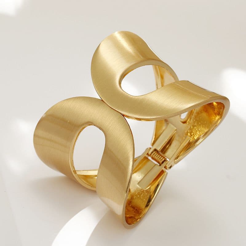Large Glossy With Hollowed Out Zinc Alloy For Women's Personality, Trendy And Exaggerated Hand Jewelry Bracelet