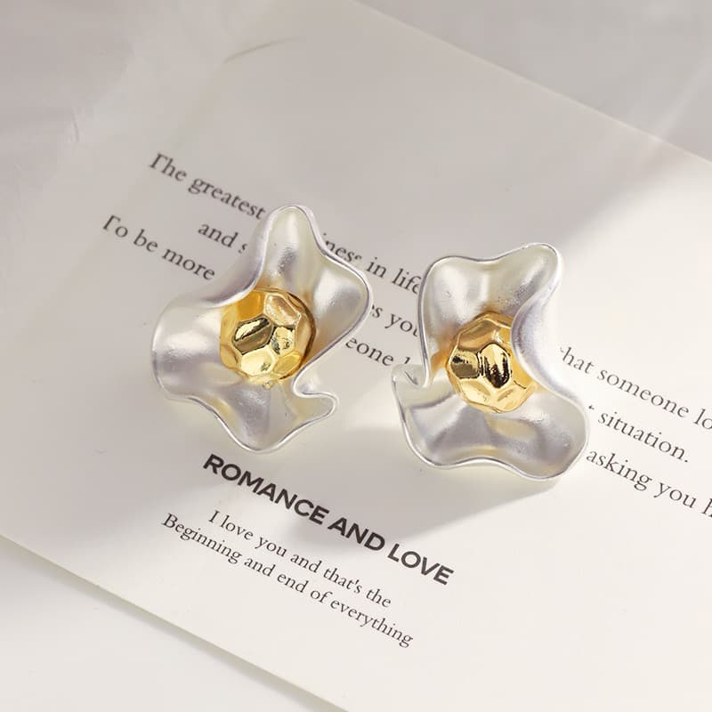 1 Pair Elegant Streetwear Irregular Alloy Ear Studs