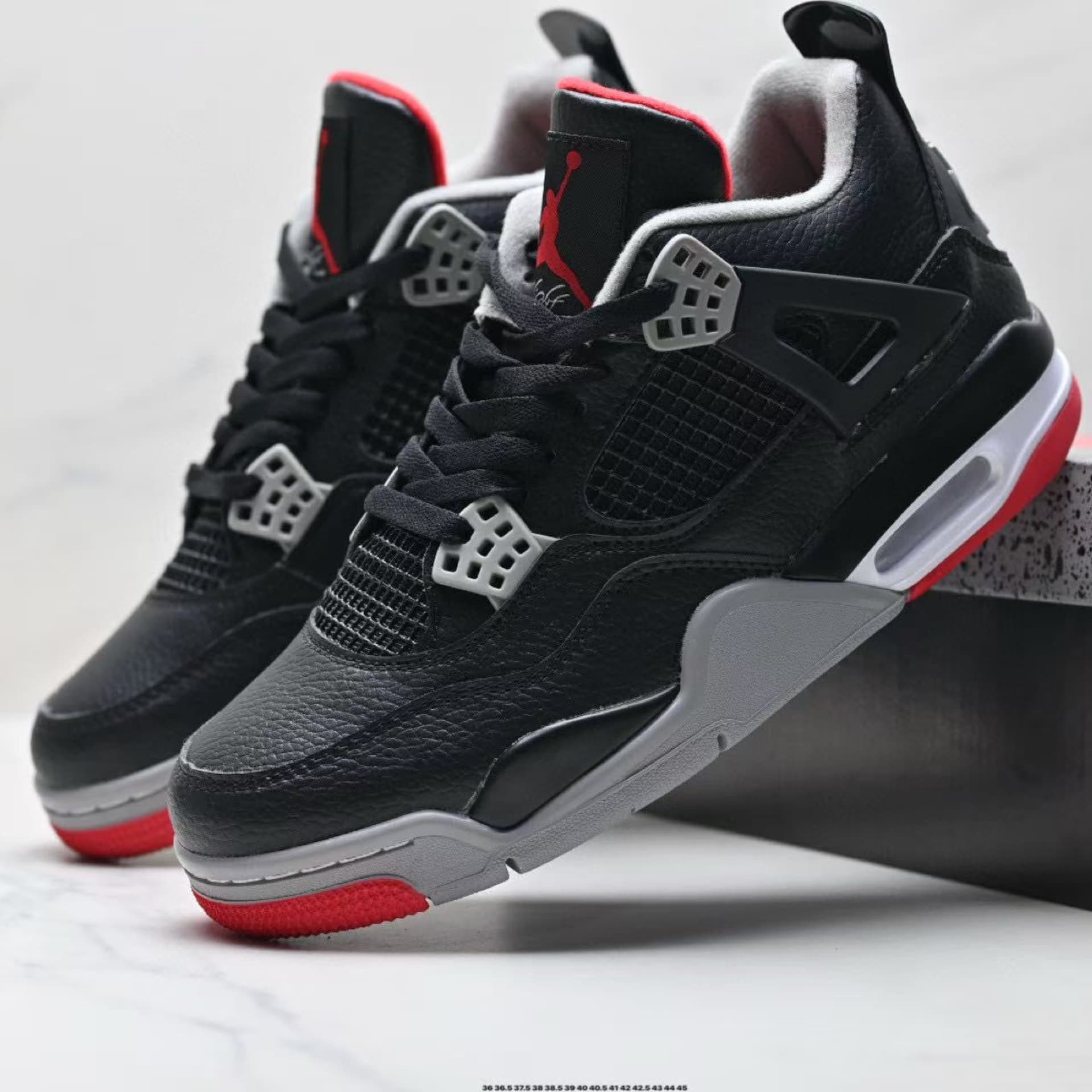 Baskets de basketball pratiques disponibles en blanc, vert, noir, jaune, rouge, bleu, modèles classiques Thunder Lightning, Jordan 4 montantes