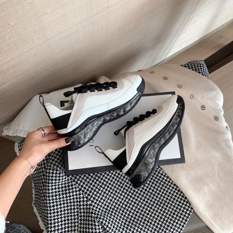Baskets pour femmes 2025 Nouveau style Chaussures compensées cachées Décontractées Blanches Polyvalentes Semelle épaisse Coussin d'air Chaussure