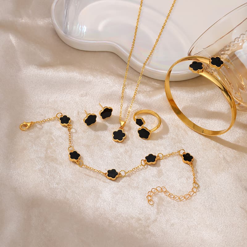 Children's Accessories Five Leaf Clover Jewelry Set For Women Simple Oil Drop Lucky Flower Necklace Versatile Hand Jewelry Earrings
