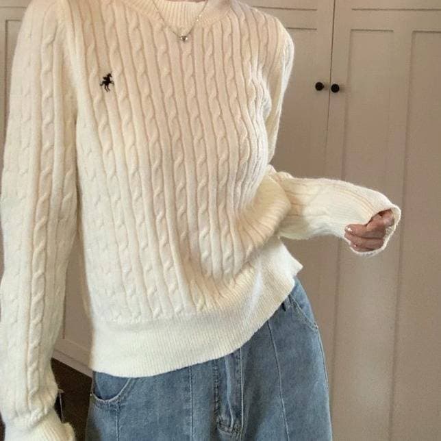 ​​Unique Cable-Knit Sweater With Embroidered Animal Motif – Cozy Round-Neck Pullover For Petite Frames (Gray, White)​​
