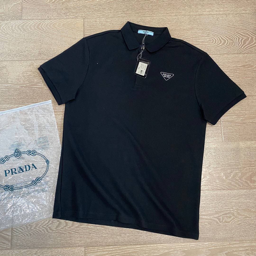 Polo à manches courtes pour homme de marque de haute qualité. Le tissu est confortable et respirant. La finition est parfaite. Il est recommandé