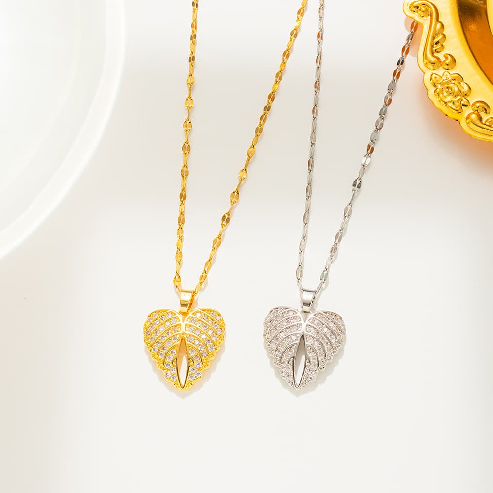 Diamond Heart Pendant Fashionable and Elegant Angel Wings Grateful Mother's Day Necklace