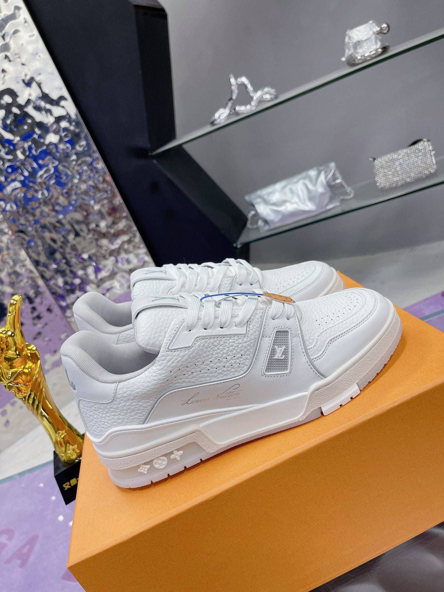 LouisVuittonLV Chaussures pour hommes et femmes Chaussures de sport et de loisirs classiques pour presbytie Baskets à semelles épaisses noires et b