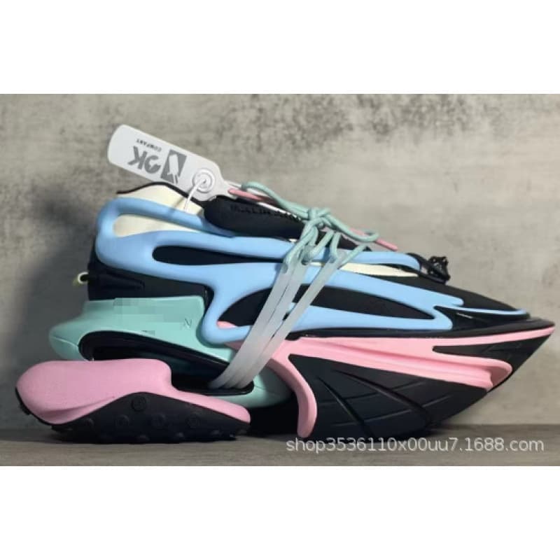 Chaussures de sport rehaussantes à semelles épaisses, inspirées de l'espace et inspirées des vaisseaux spatiaux.
