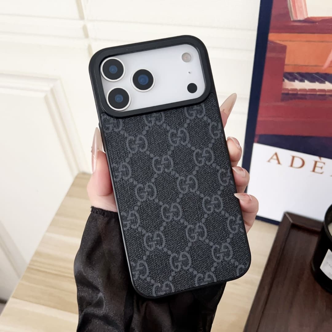 Coque pour iPhone 17 Pro Max avec grand trou, style classique, tendance et vintage, ornée de fleurs.