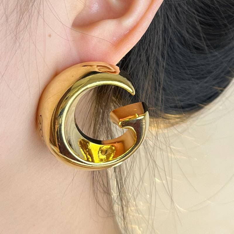 2024 New trend Light luxury temperament earrings exaggerated personality gold big G letter earrings for ladies