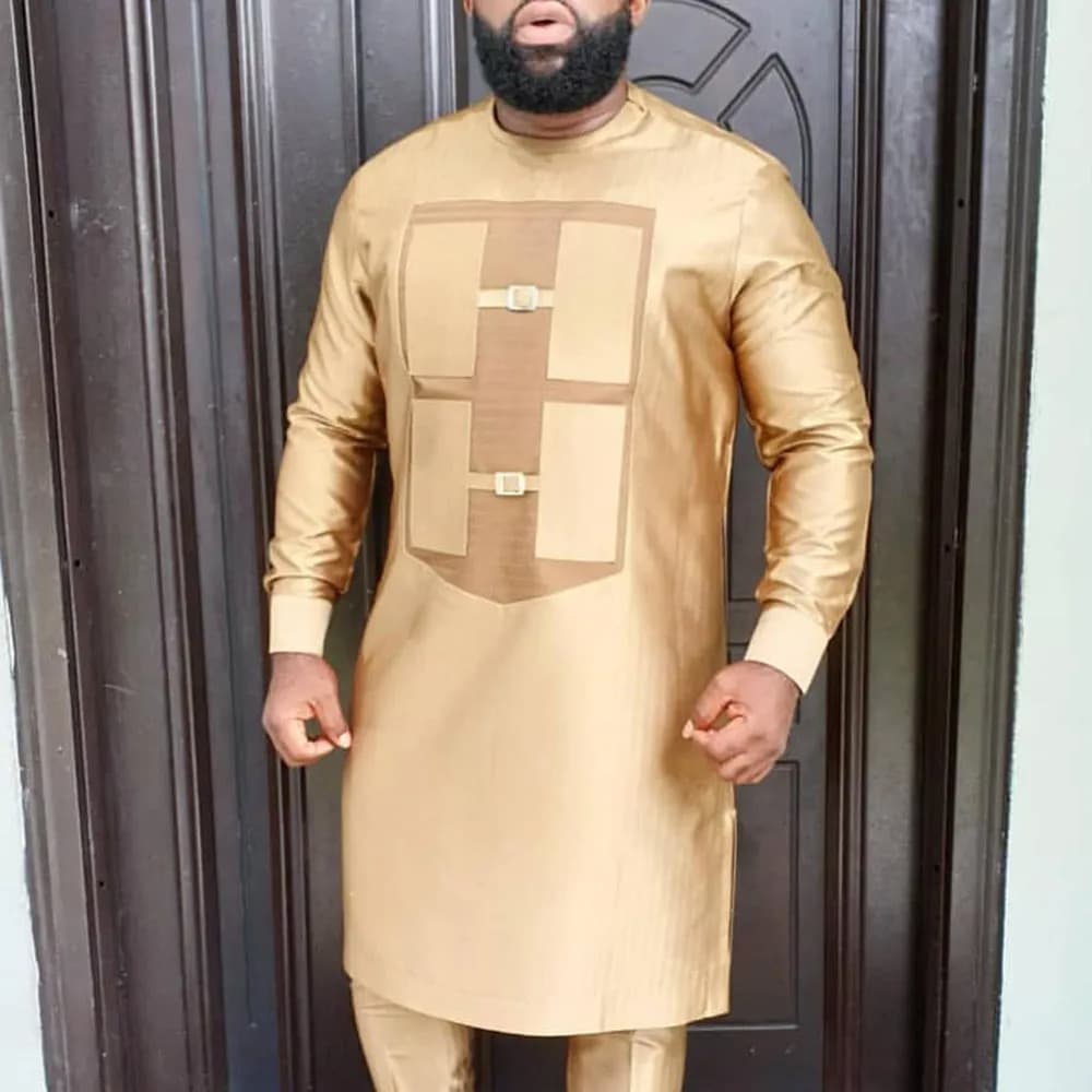 Costume noir africain décontracté brodé pour homme, manches longues, idéal pour les mariages et les banquets.