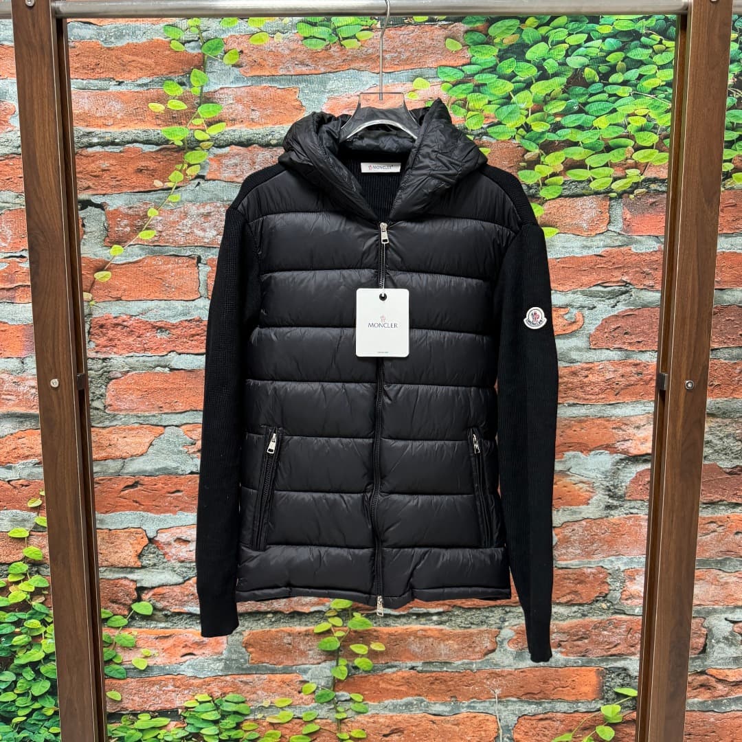 Robe de chambre classique polyvalente en coton, tricotée, coupe-vent, à capuche amovible, de la série MONCLER Maglia Tricot.
