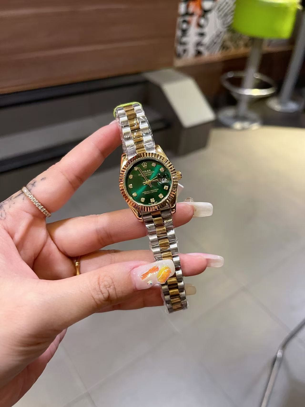 Montre femme en édition limitée, verre saphir AAA, bracelet en acier massif 316, quartz, édition limitée, très prisée. Un cadeau d'anniversaire