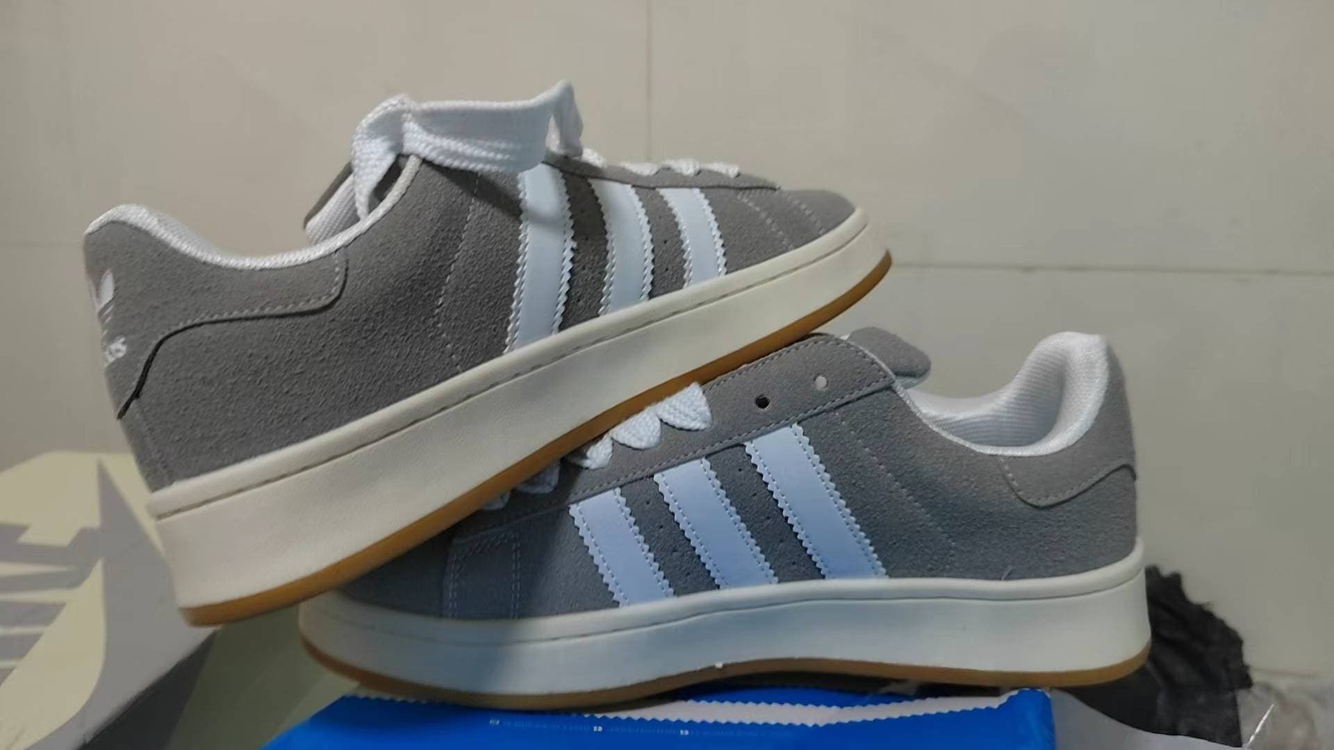 Chunyuan Clover 00s Classic Carbon Grey Black Bread Chaussures de sport polyvalentes pour hommes et femmes sur le campus