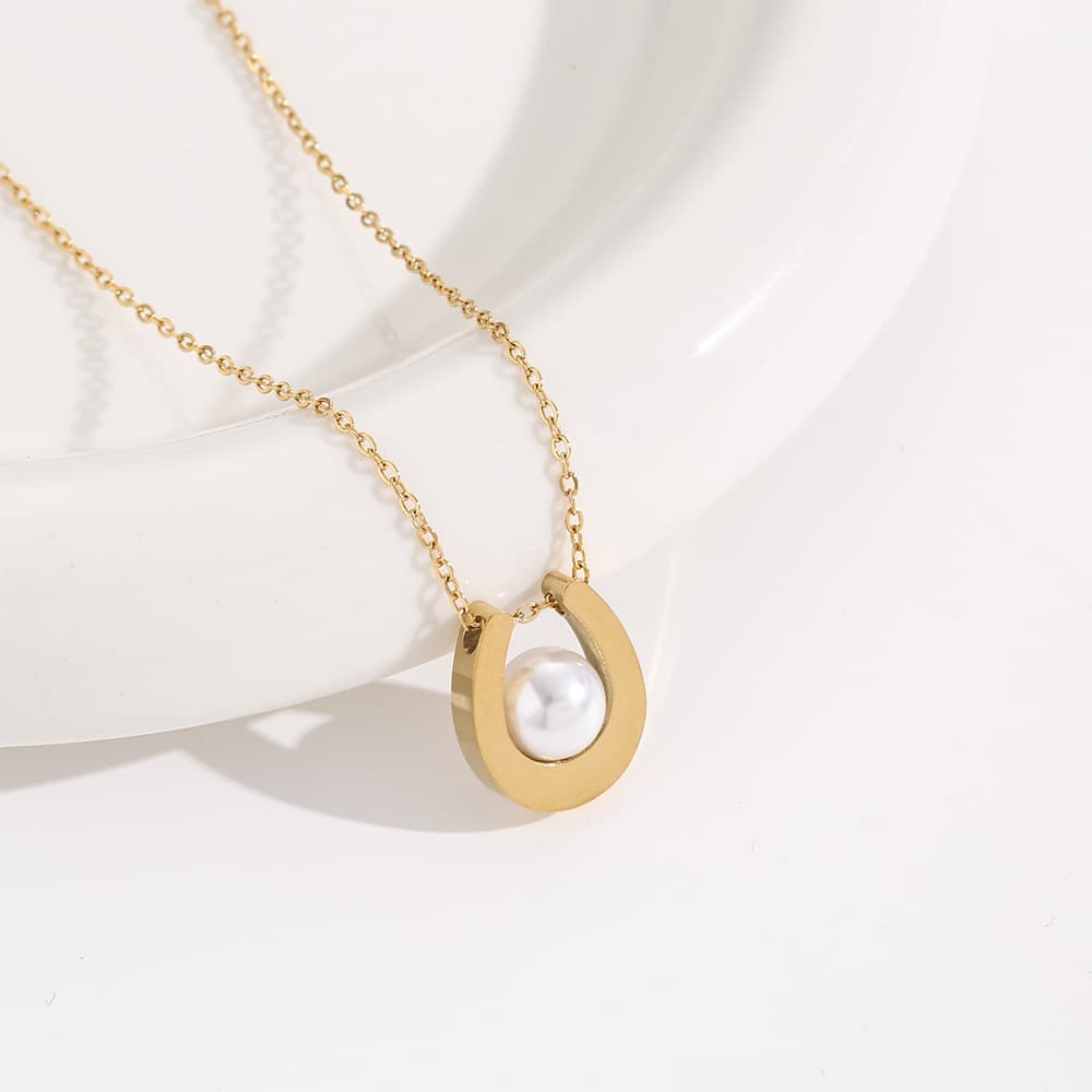 Light Luxury Pearl Necklace for Female Minority Design Sense Titanium Steel U-shaped Pendant Fashion and Temperament