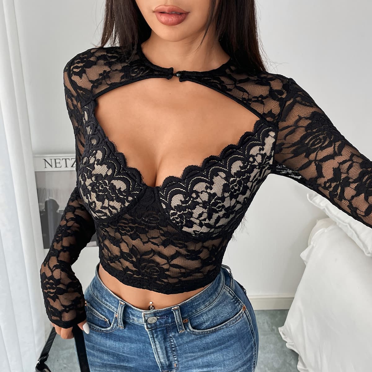 European And American Style Autumn Long Sleeved Soft Lace Sexy Breathable Deep V Royal Sister Slim Outer Wear Hot Girl Tops Female 70234