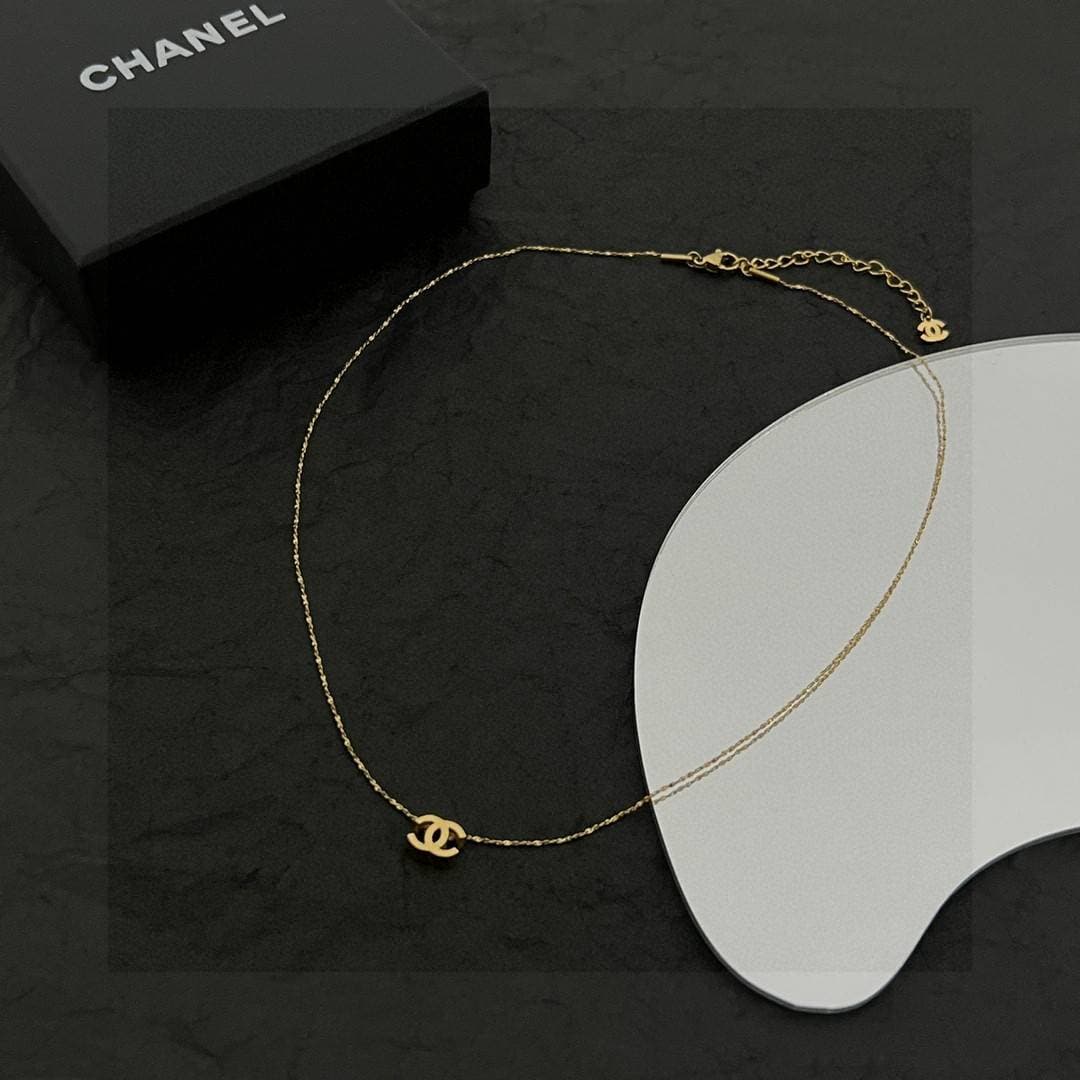 Collier classique ChanelTM avec double lettre C