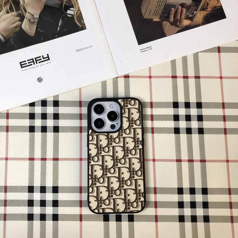 Coque de téléphone tendance avec lettre D, compatible avec iPhone 17/16 Pro Max, design avec large ouverture, style luxueux et haut de gamme.