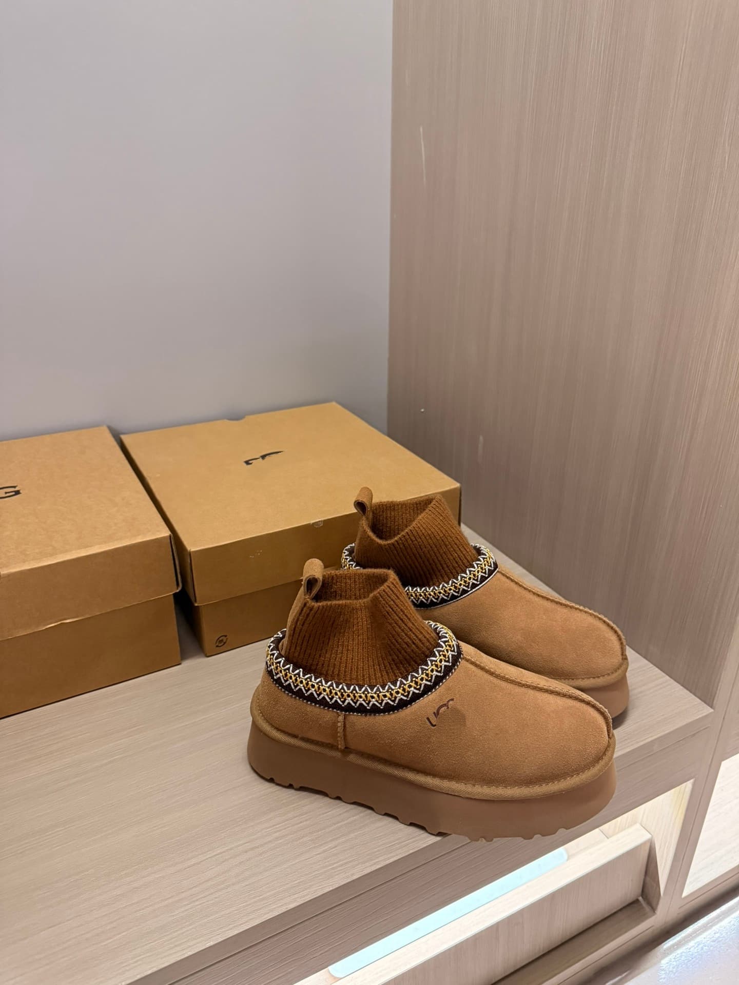 Bottes de neige pour femmes, hiver 2025, NewU, cachemire chaud, semelles épaisses, nouvelle mode, talon recouvert, demi-pantoufles en coton pour fem
