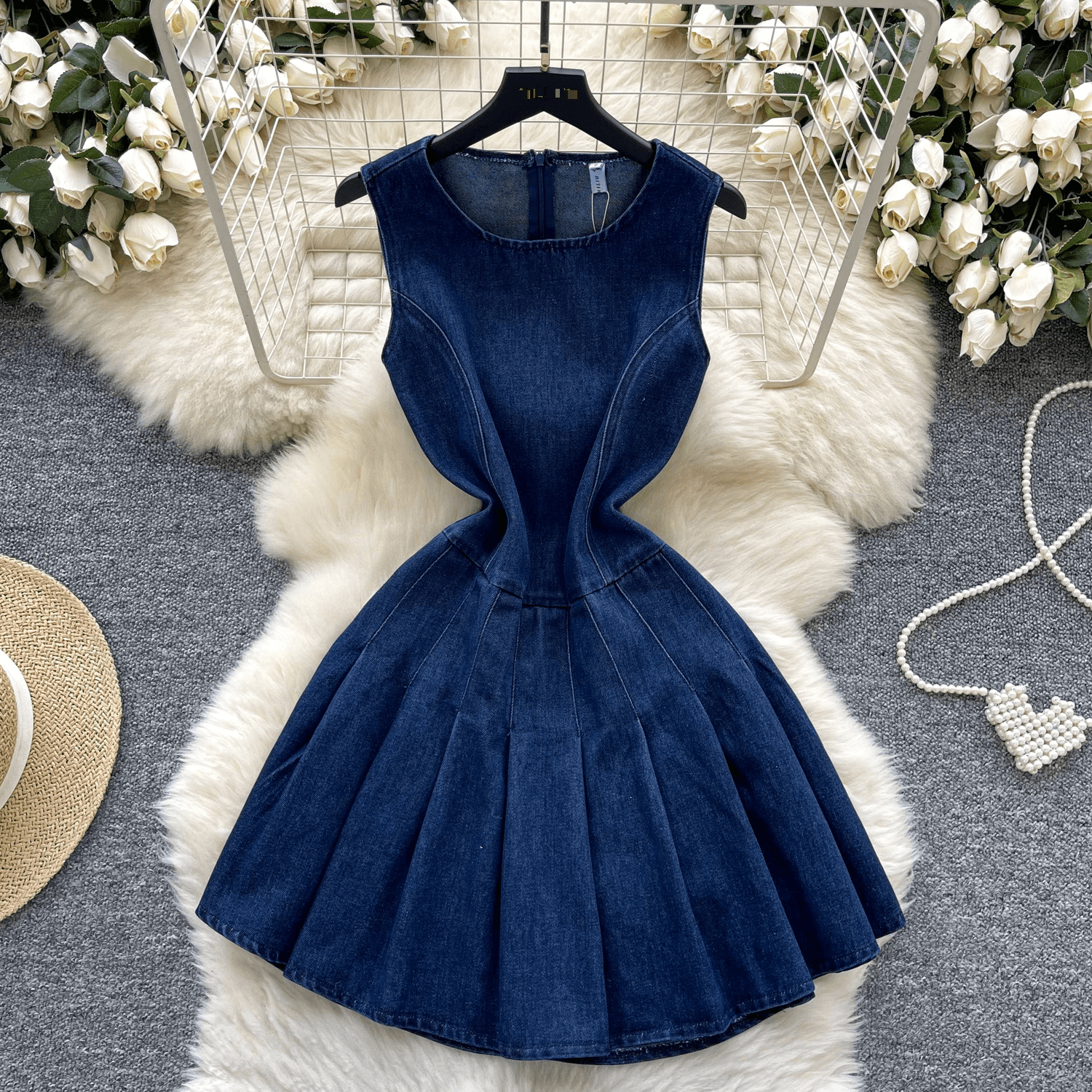 High End Niche Fashion Sleeveless Round Neck Denim Dress For Women Summer Waist Slimming Temperament Pleated Vest Skirt