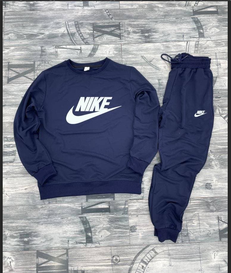 Nouveaux sweats, pulls et tenues de sport décontractées Nike pour hommes et femmes, collection automne-hiver.