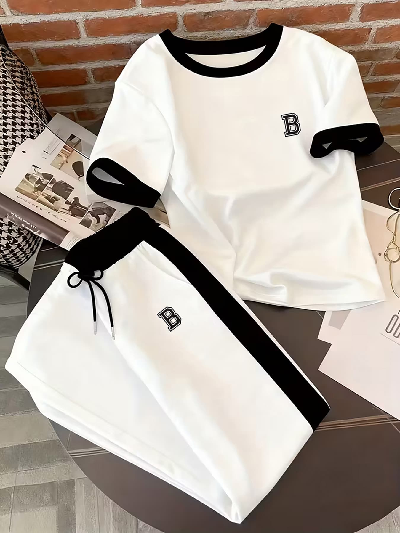 Ensemble deux pièces imprimé à manches courtes pour femme - Tenue élégante et décontractée - 111