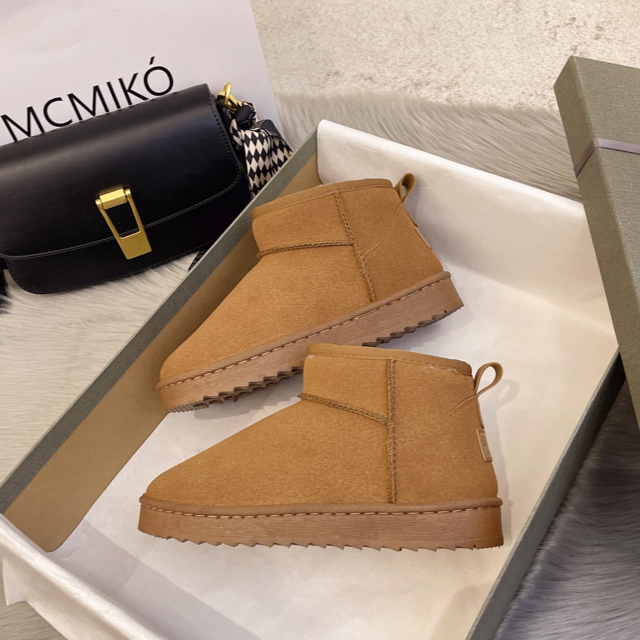 Bottes de neige d'hiver surdimensionnées pour femmes, semelles plates, manches courtes, chaussures en coton du Nord-Est pour hommes avec peluche et