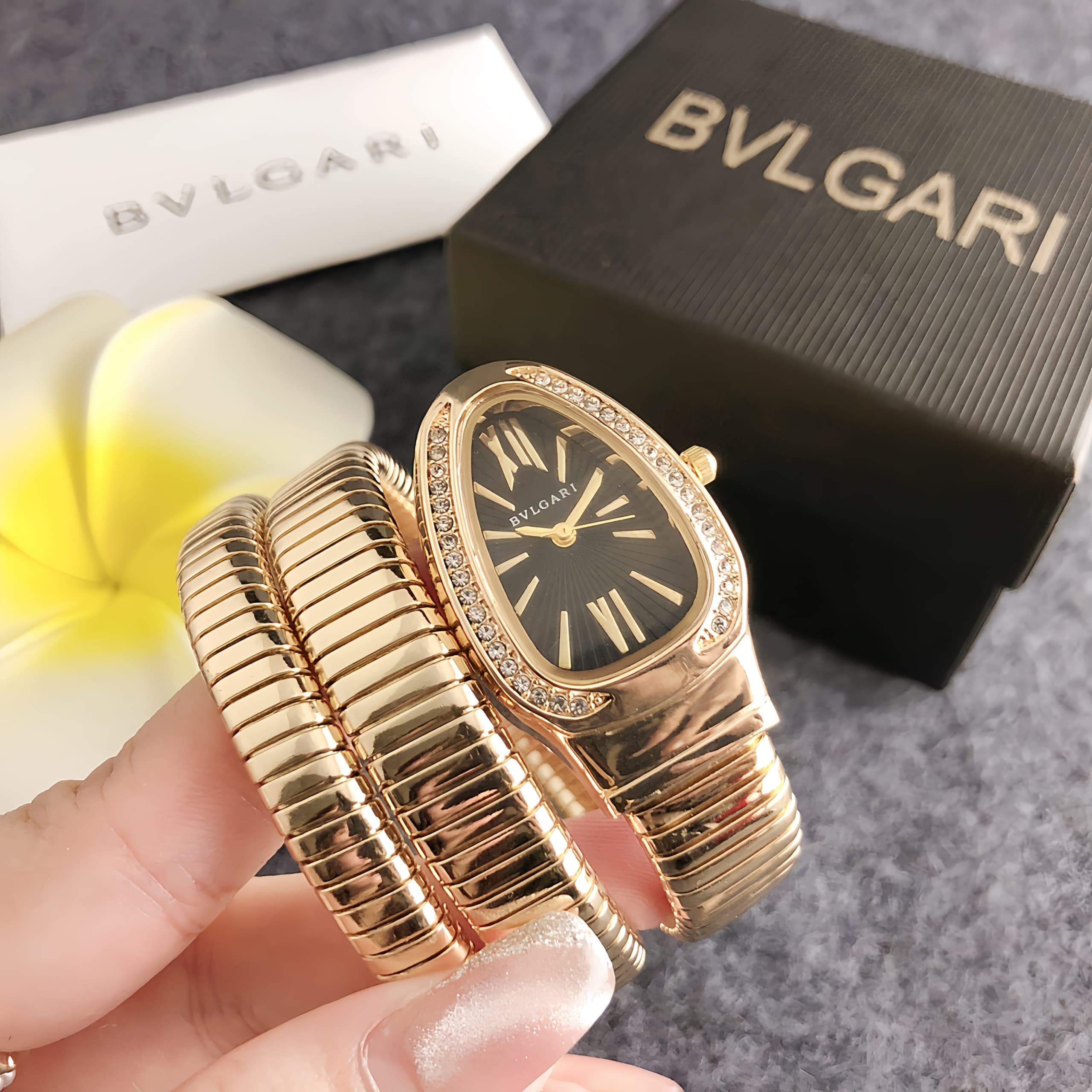 Montre à quartz tendance pour femme, haut de gamme, tendance et confortable, avec cadran personnalisé et tempérament décontracté