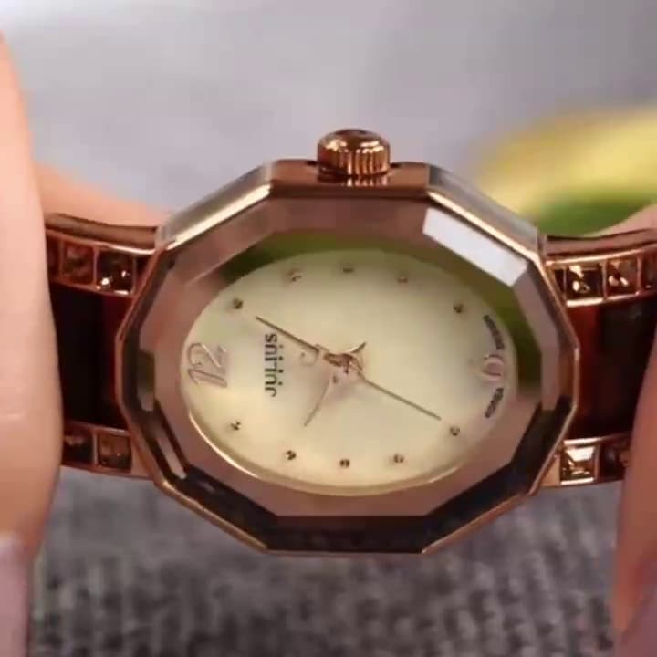 Stylish and simple Ladies Student High quality leather strap Crystal cut shell face rhinestones Business casual watch