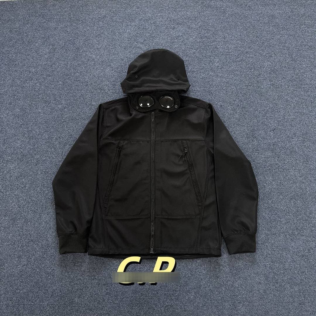Veste à capuche zippée intégrale pour homme C....p. Company avec lunettes intégrées et détails de lentilles